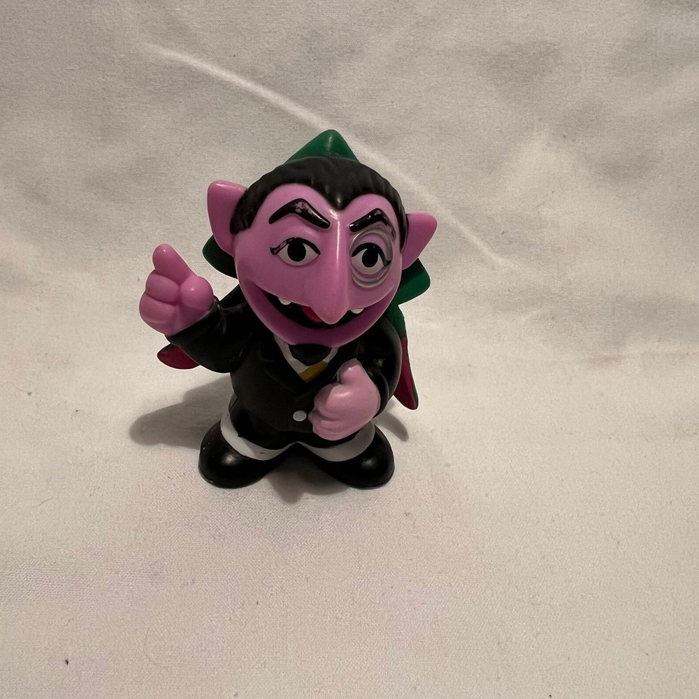 Hasbro Sesame Street Count von Count Figure/cake topper (x-92)